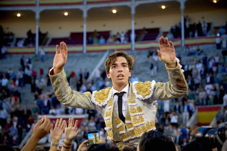 JULIO NORTE, PUERTA GRANDE A LA ESPERANZA