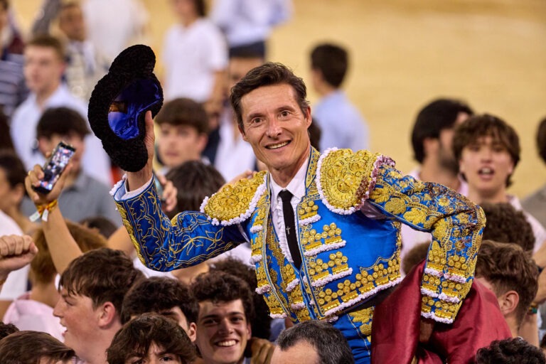 «PORTAZO» DE URDIALES, AUTORIDAD SUPREMA CON CAPOTE, MULETA Y ESPADA